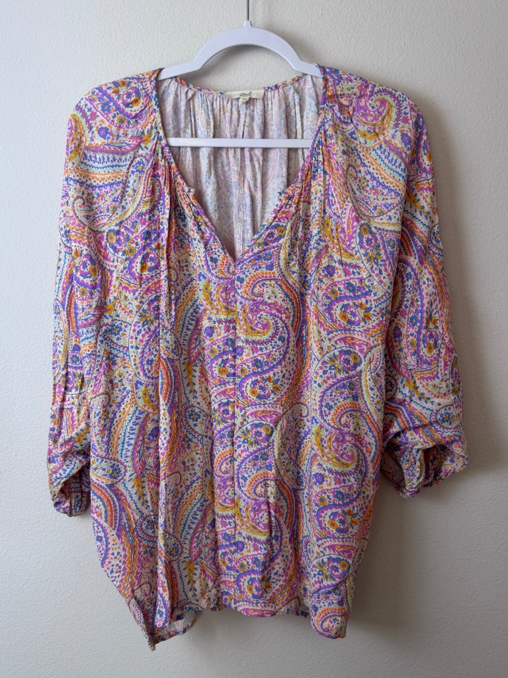 EASEL Los Angeles Colorful Paisley Pullover V Neck Wide Arm Top / Women's Medium